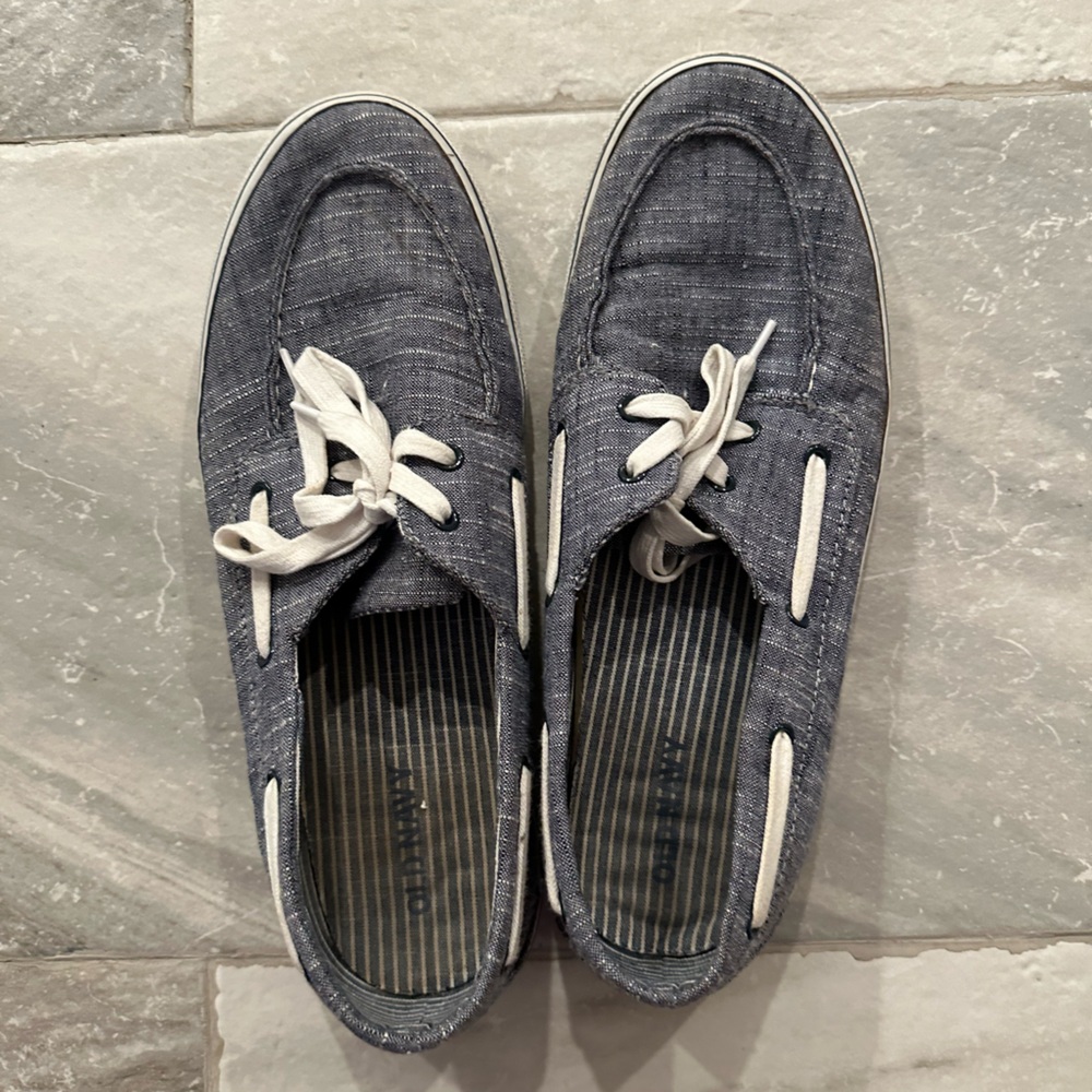 Old Navy denim blue men’s boat shoes